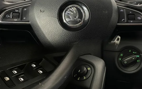 Skoda Octavia 1.80 робот, фото №1