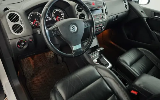 Volkswagen Tiguan 2.00 автоматическая, фото №1