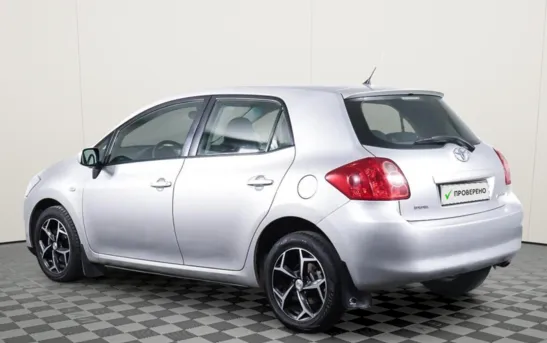 Toyota Auris 1.60 механика, фото №1