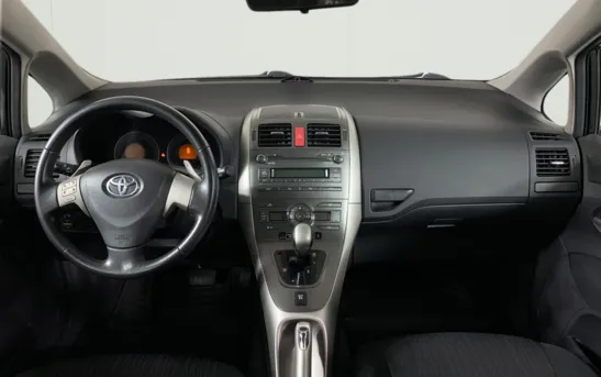 Toyota Auris 1.60 робот, фото №1