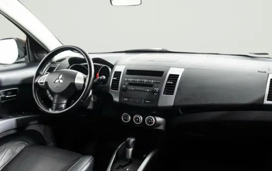 Mitsubishi Outlander 3.00 автоматическая, фото №1